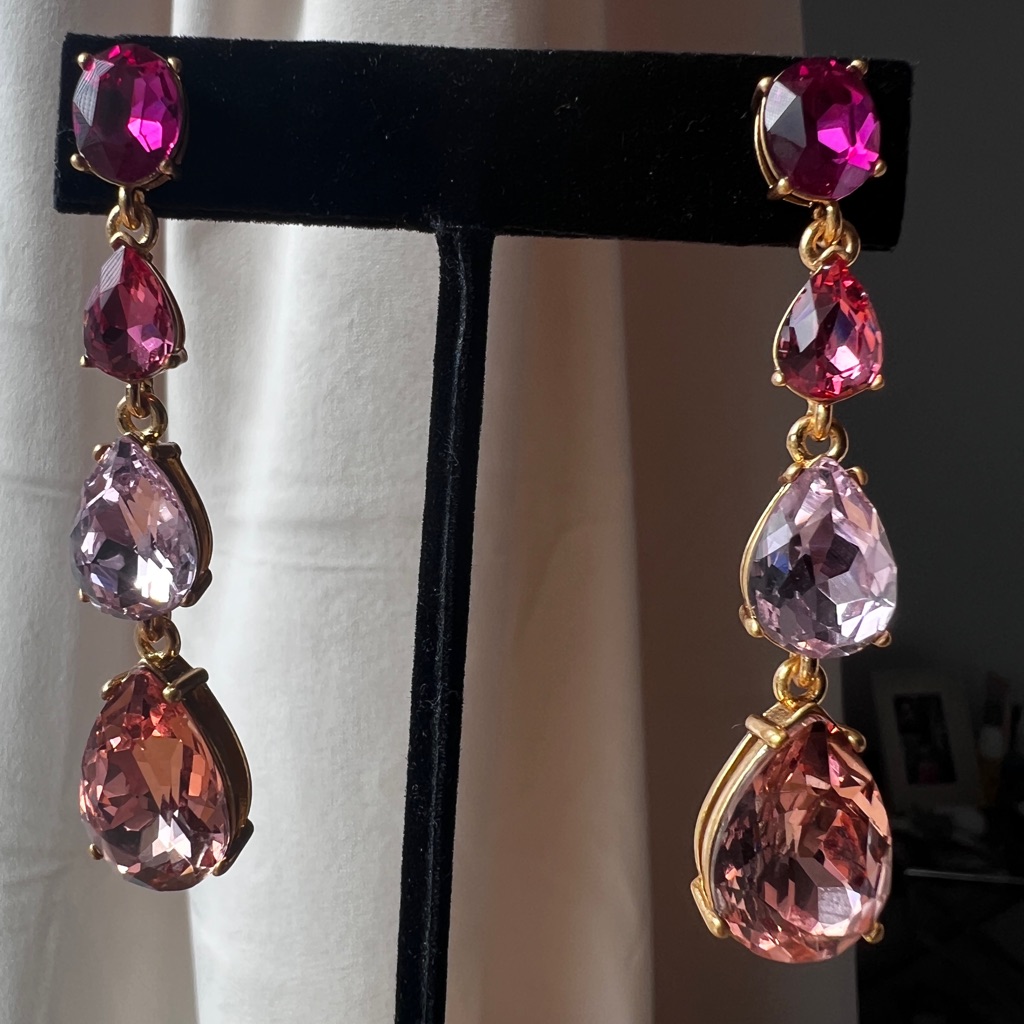 Oscar De La Renta Drop Crystal Pink Fuchia Earrings Brand New Oscar De La Renta Drop Crystal Pink Fuchia Earrings Brand New